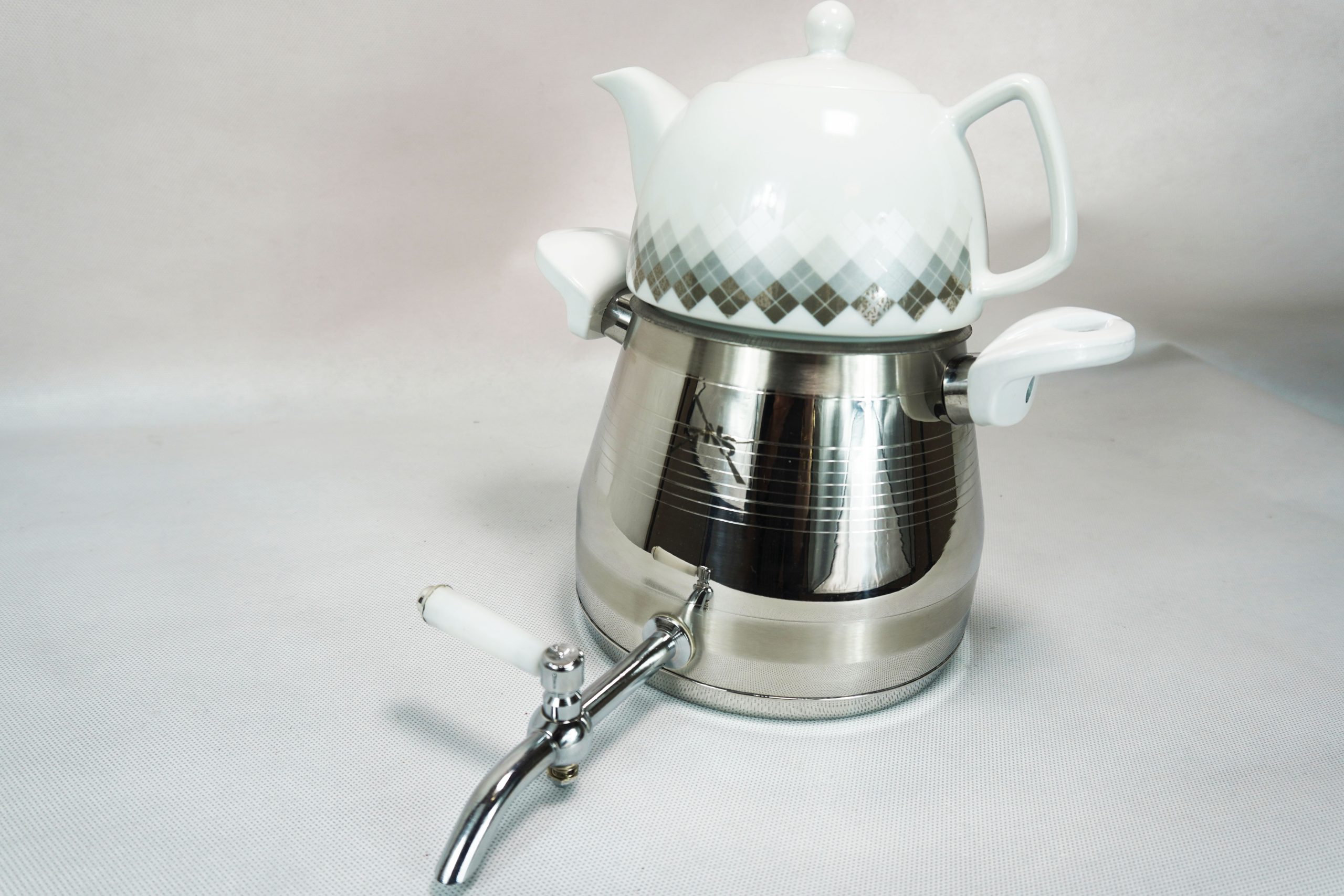 1 کتری و قوری طرح هرمی 3 لیتر سیلور - تصویر 1